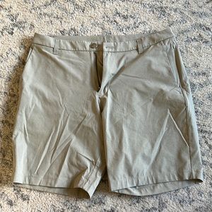 Lululemon Commission Classic fit shorts
